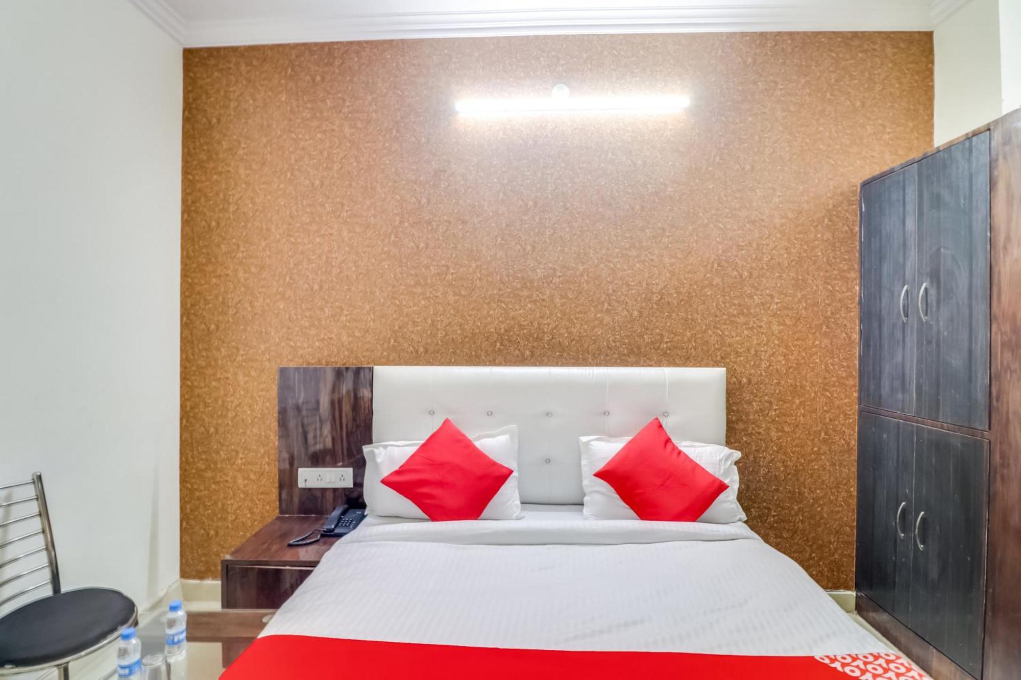 Chinhat Hotel O Rodstar מראה חיצוני תמונה
