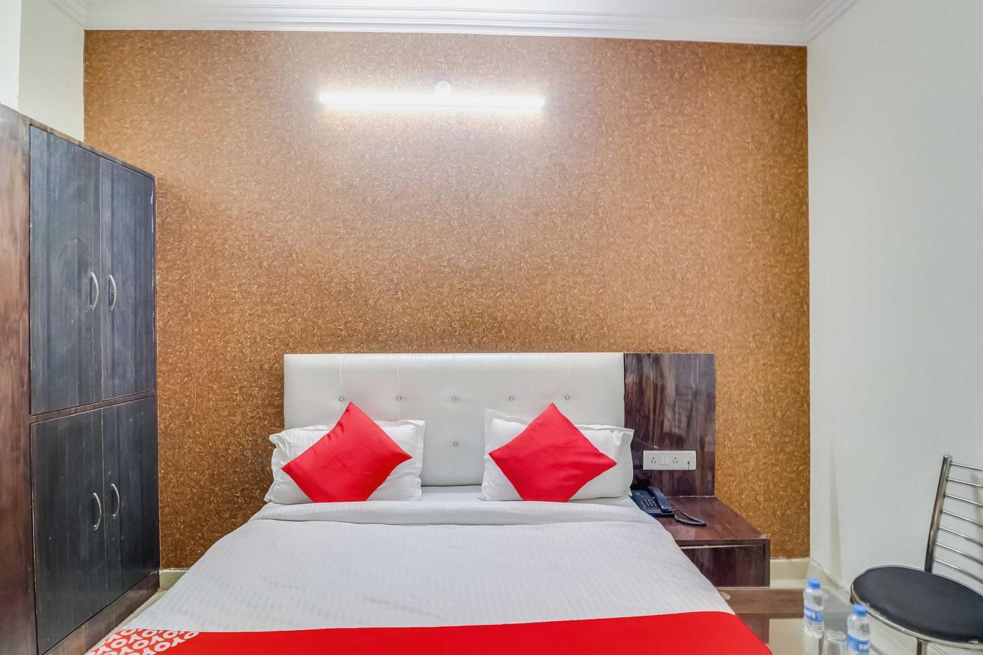 Chinhat Hotel O Rodstar מראה חיצוני תמונה