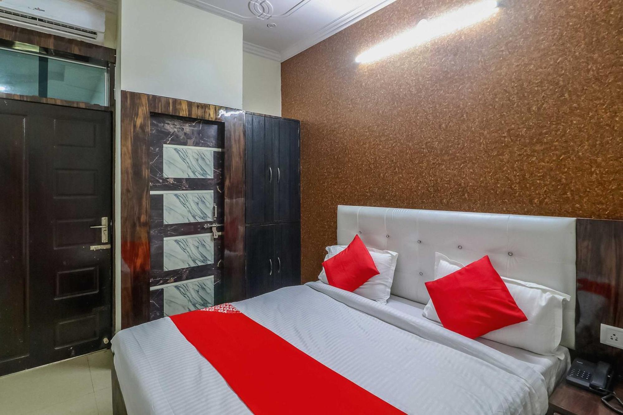 Chinhat Hotel O Rodstar מראה חיצוני תמונה